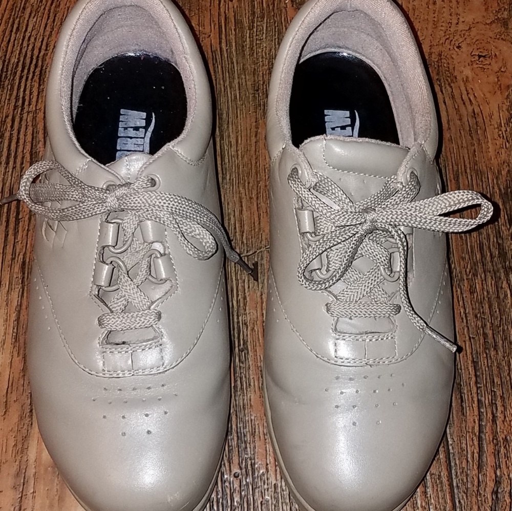 Drew womens shoes, size 8 WW